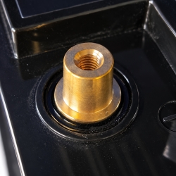 Borne INNPO LiFePO4: rosca interior M8 y conexión exterior tipo AP estándar de automoción. Borne INNPO LiFePO4: rosca interior M8 y conexión exterior tipo AP estándar de automoción.